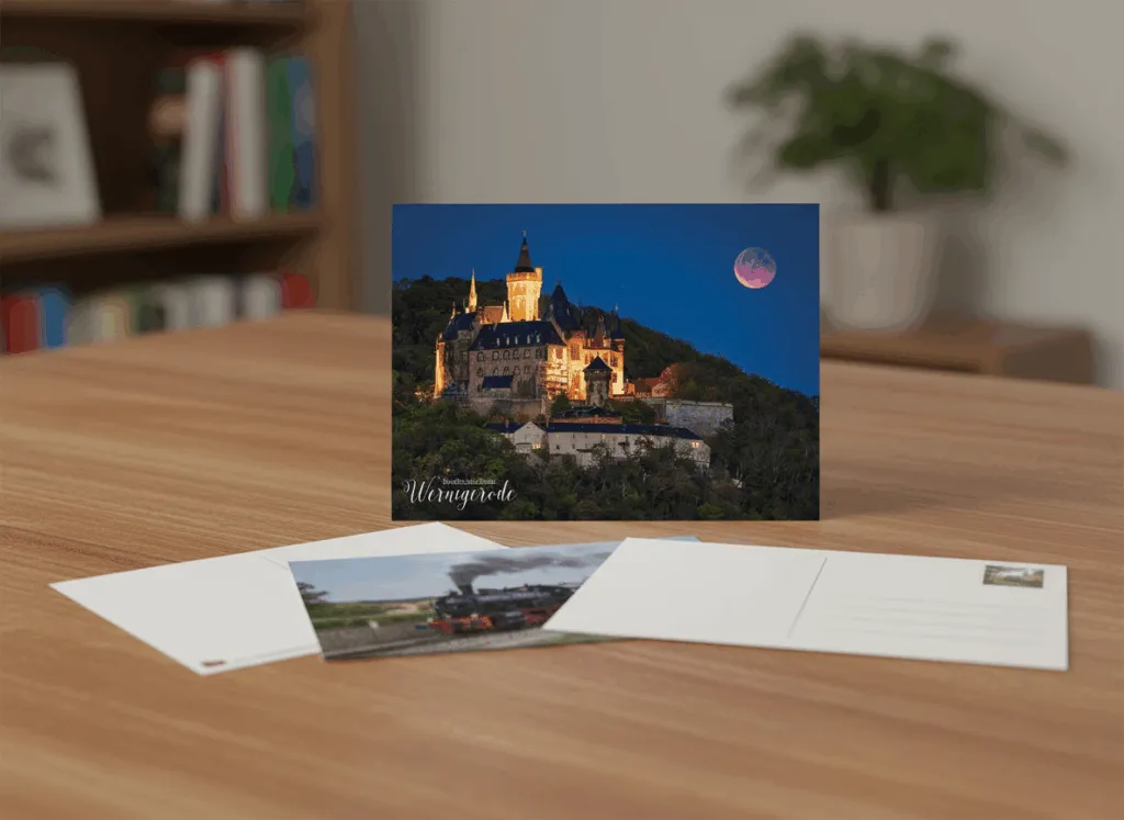 Postkarte mit beleuchteter Schloss Wernigerode bei Vollmond, Blutmond