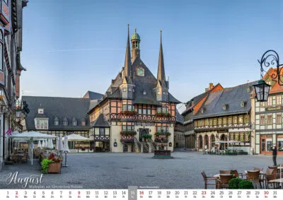 Historisches Rathaus am Marktplatz Wernigerode mit Fachwerkhäusern