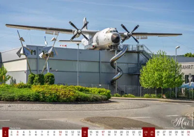Flugzeug auf Dach des Luftfahrtmuseums in Wernigerode.