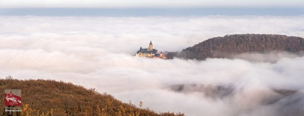 Schloß über den Wolken | 1