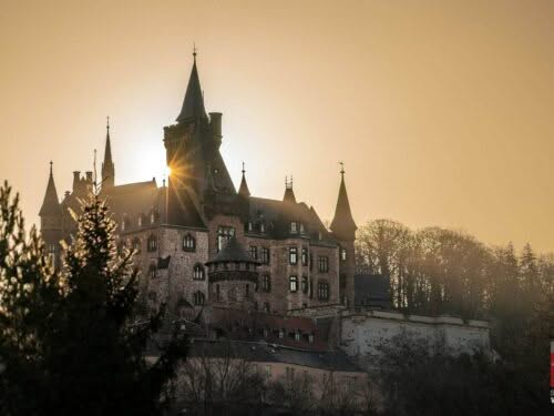 Schloss im Sonnenaufgang Schloss im Sonnenaufgang